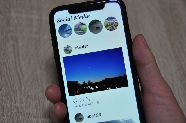 インスタのフィードとは?5つの機能から注意点まで解説